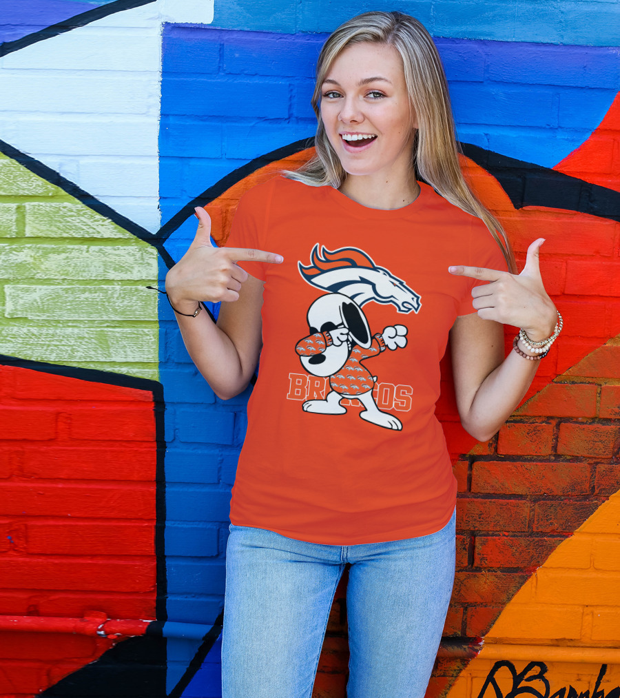 Denver Broncos Snoopy Dabbing Broncos T-Shirt