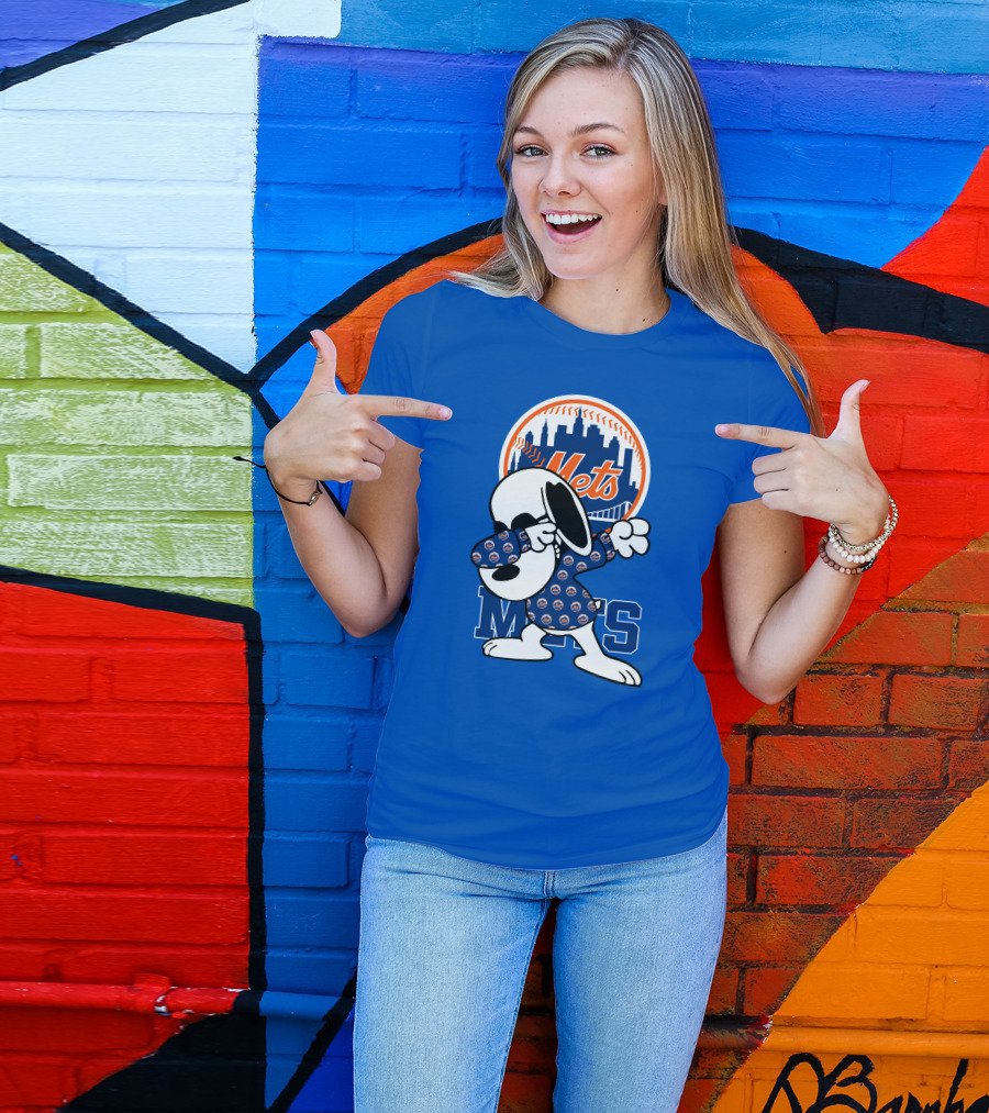 New York Mets Snoopy Dabbing Mets Logo Skyline T-Shirt