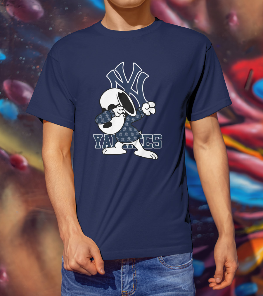 Snoopy Dabbing New York Yankees Logo Yankees T-Shirt