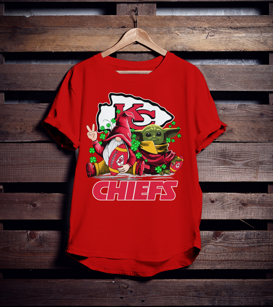 Kansas City Chiefs Leprechauns Gnomes Baby Yoda Hug T-Shirt