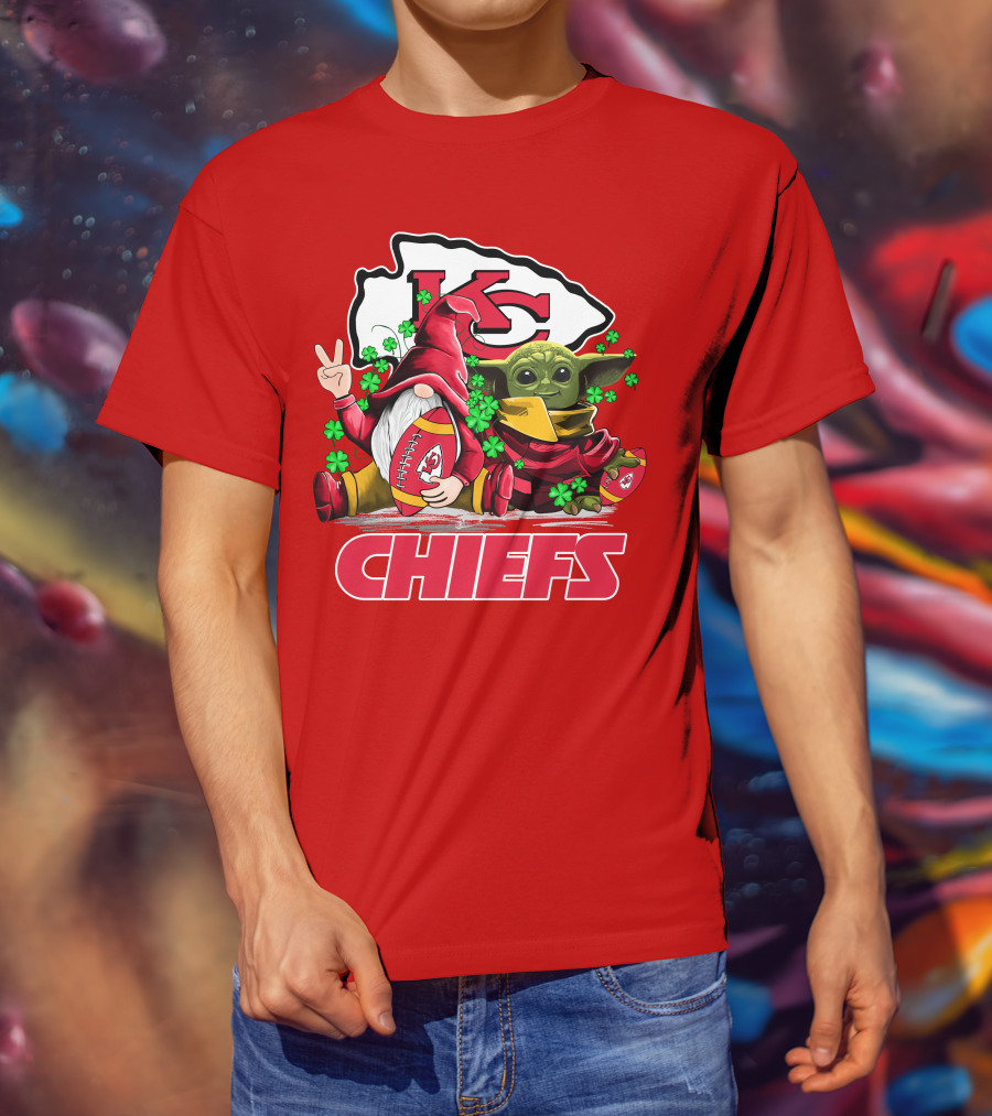 Kansas City Chiefs Leprechauns Gnomes Baby Yoda Hug T-Shirt