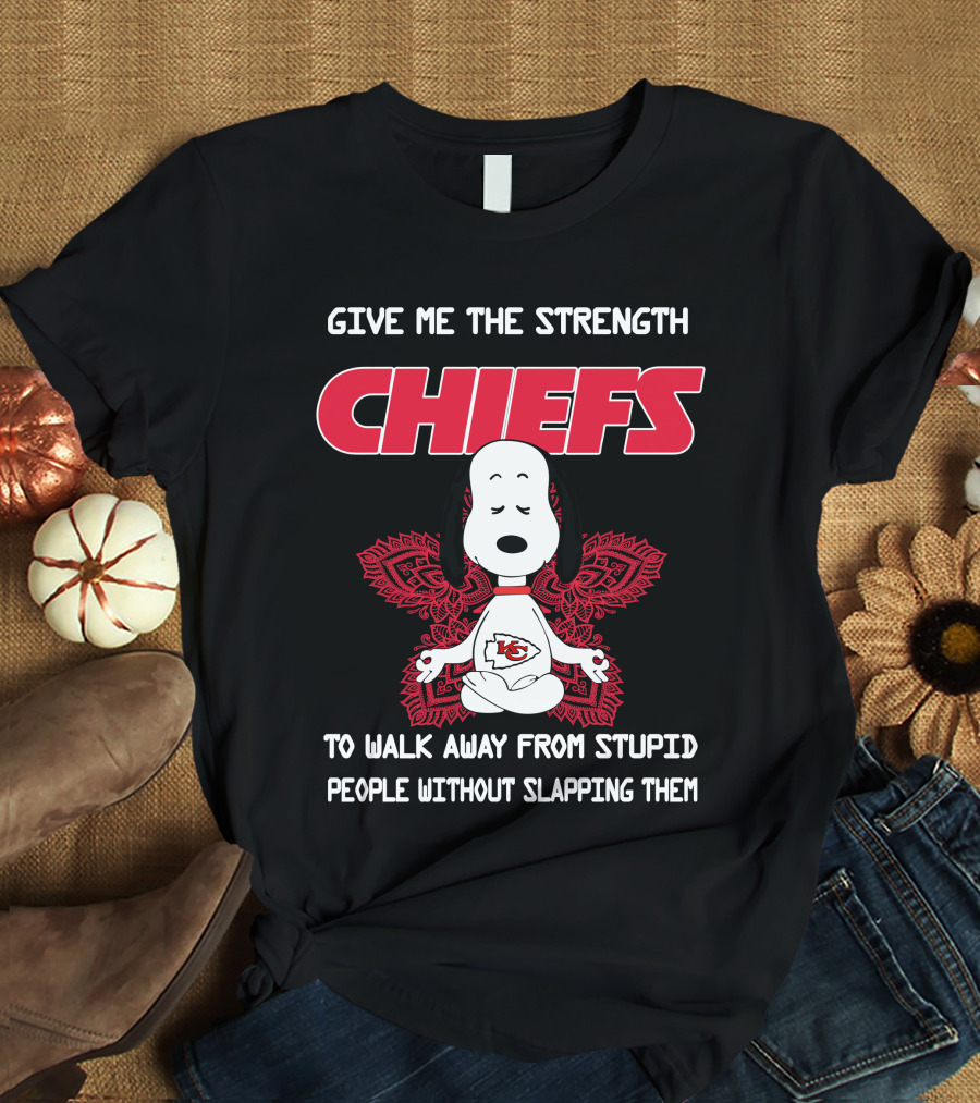 Kansas City Chiefs Snoopy Give Me The Strength To Walk Away From Stupid People Without Slapping Them Yoga T-Shirt