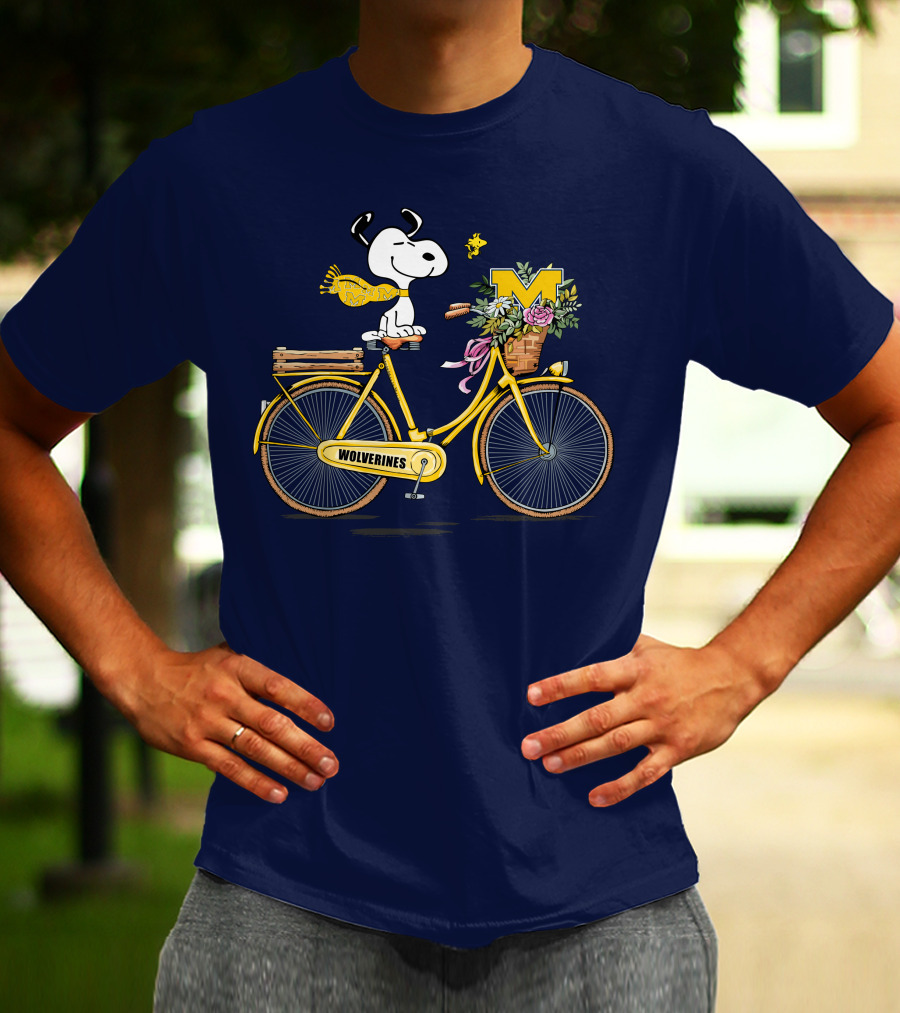 Michigan Wolverines Snoopy On Yellow Bicycle With Flowers T-Shirt
