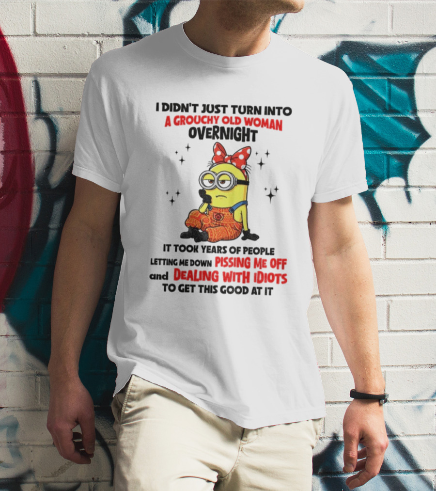 Minion Grouchy Old Woman Pissing Me Off Dealing With Idiots হ হাসির পোস্টার T-Shirt