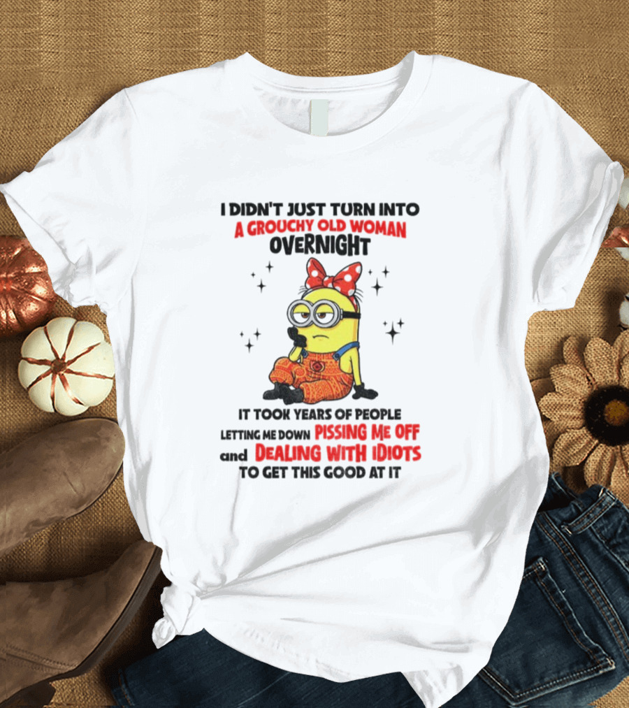 Minion Grouchy Old Woman Pissing Me Off Dealing With Idiots হ হাসির পোস্টার T-Shirt