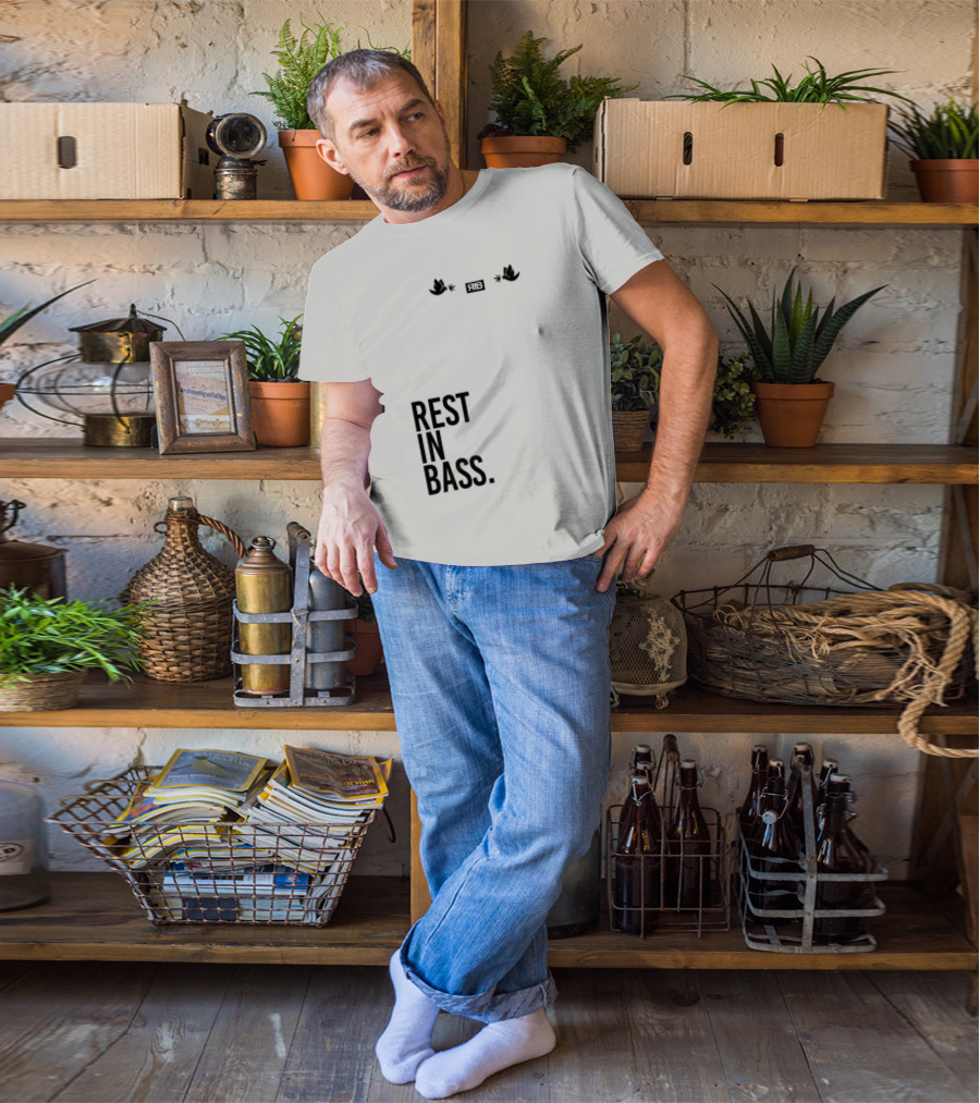 Rest In Bass Che Flying High Peace Symbol Headphones Star Elements T-Shirt