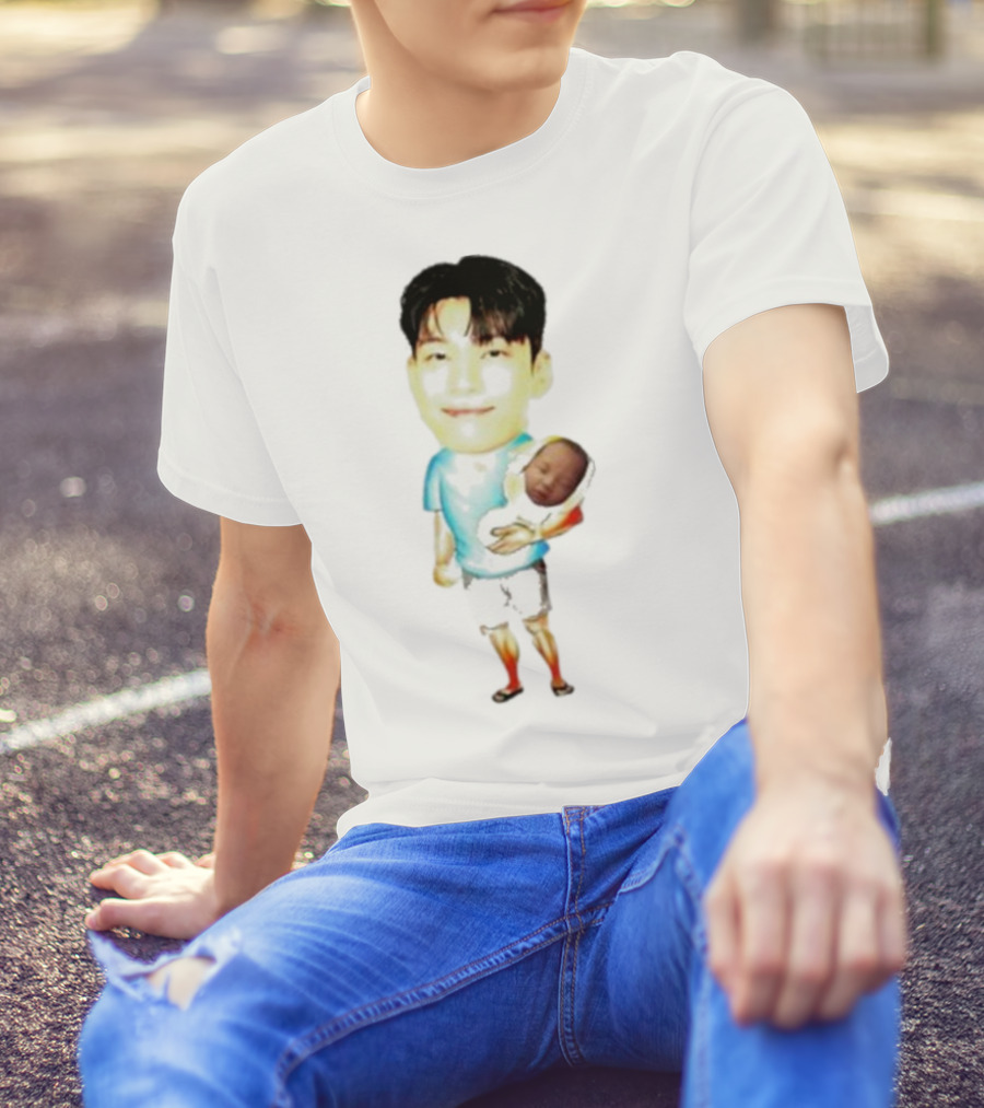 Papa Front Man Squid Game Player 222 Wi Ha Carrying Baby T-Shirt