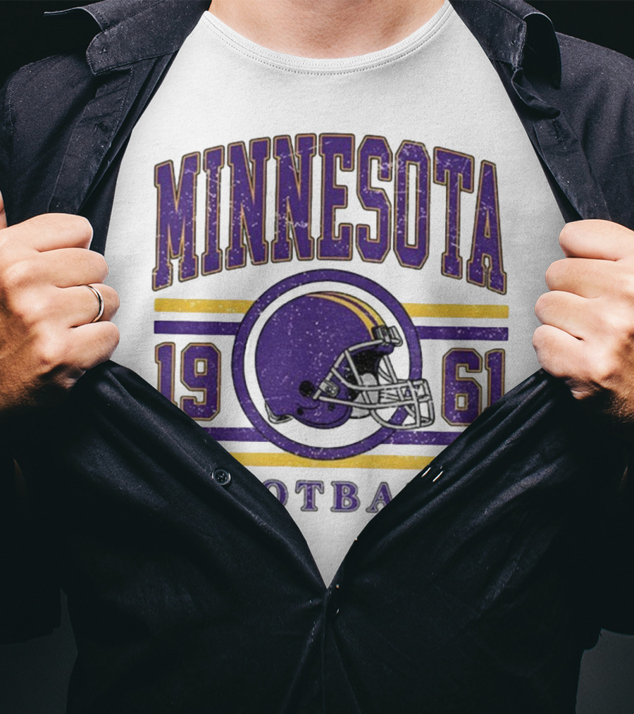 Minnesota Vikings Football Helmet 1961 NFL Vintage Style T-Shirt