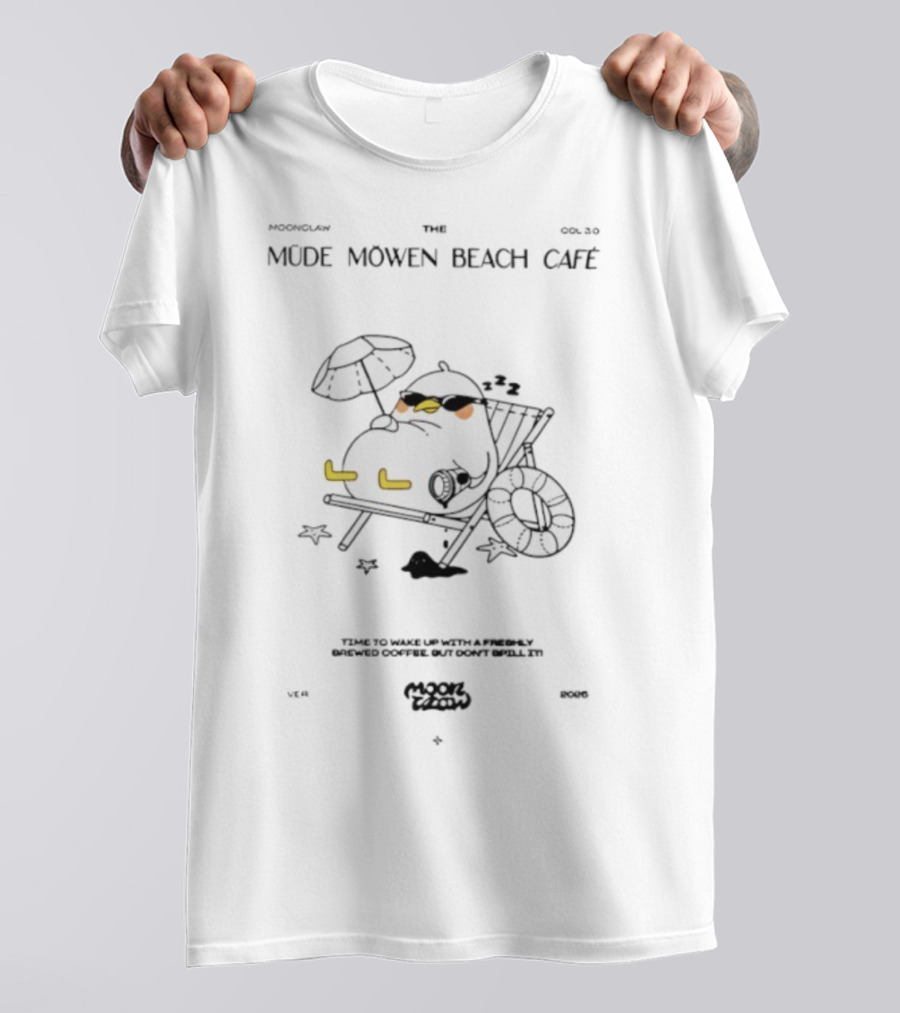 Mahluna Müde Möwen Beach Café Chill Seagull Relaxation Scene T-Shirt
