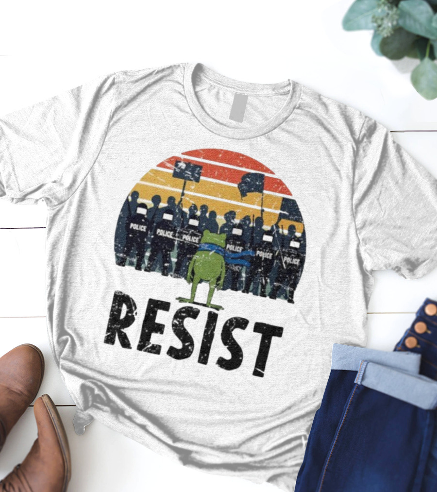 Portland Frog Protester Resist Police Vintage Sunset T-Shirt
