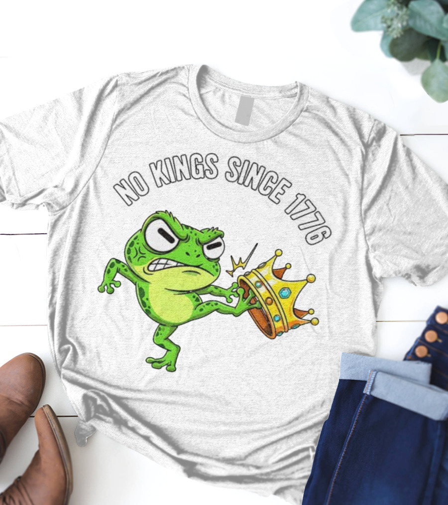 Patriotic Frog Kicking Crown No Kings Since 1776 American Independence T-Shirt