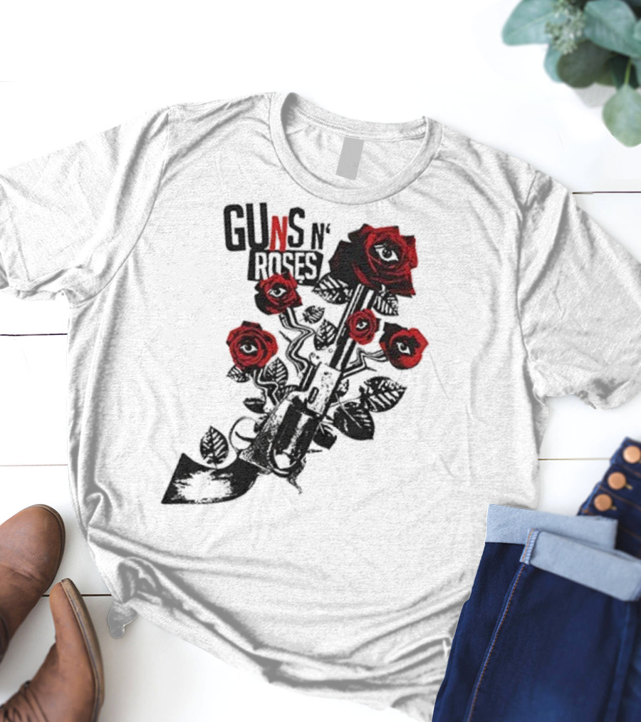 Guns N’ Roses 2025 World Tour Warsaw Red Roses And Pistols T-Shirt