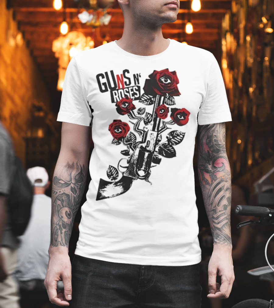 Guns N’ Roses 2025 World Tour Warsaw Red Roses And Pistols T-Shirt