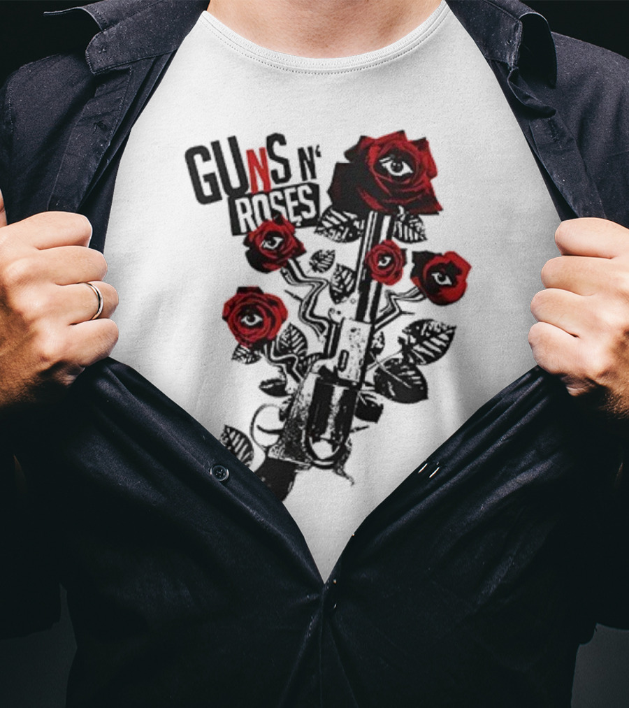Guns N’ Roses 2025 World Tour Warsaw Red Roses And Pistols T-Shirt