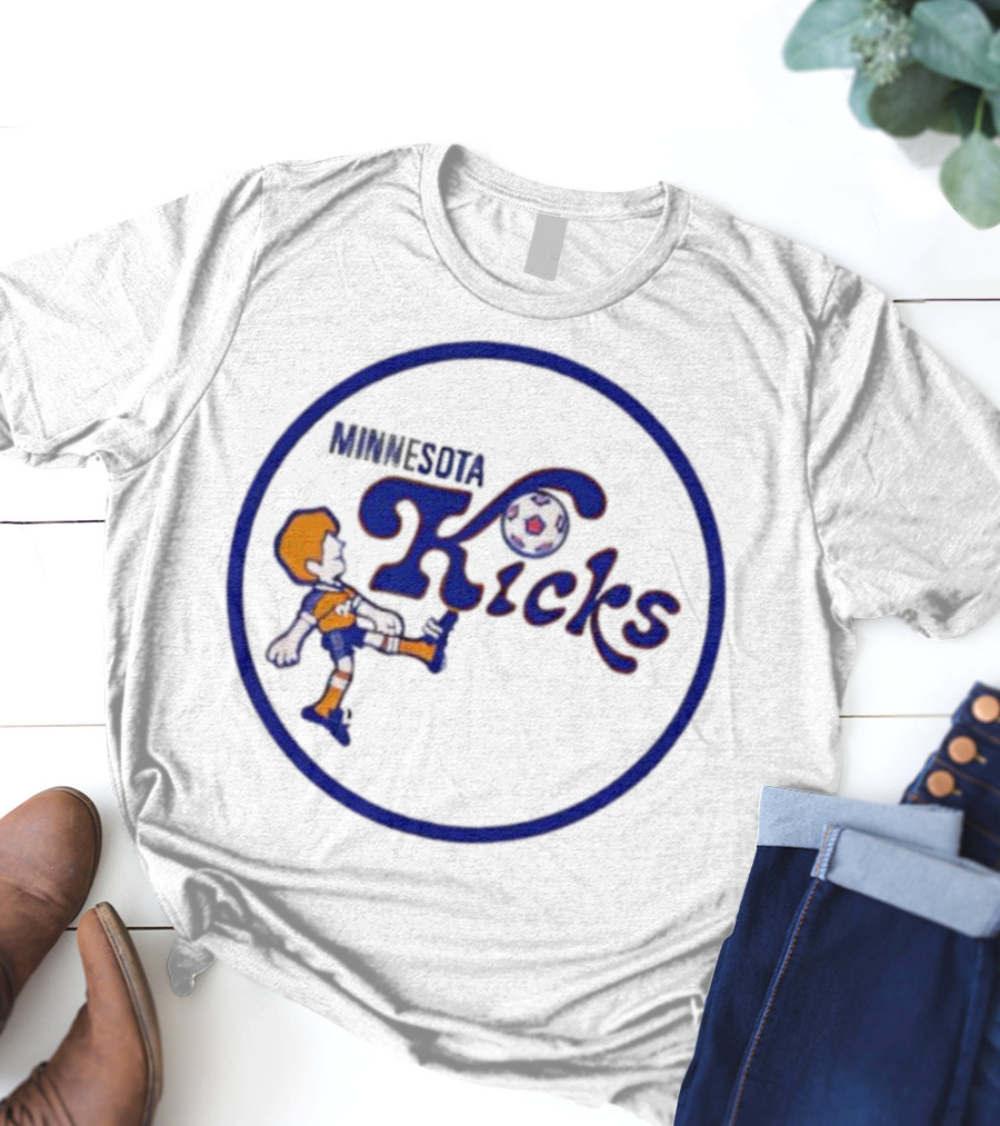 Minnesota Kicks Soccer Cartoon Player Retro Style T-Shirt