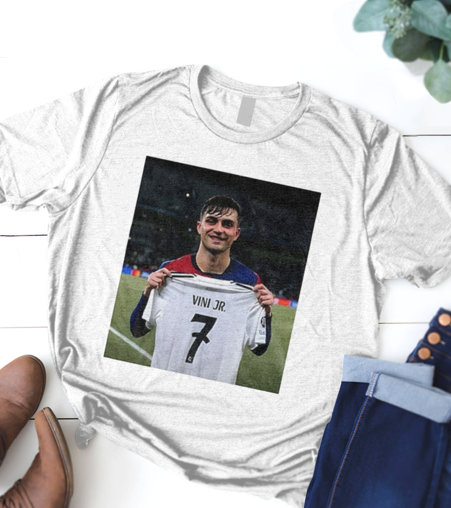 Pedri Holding Vini Jr 7 Jersey La Liga Real Madrid T-Shirt