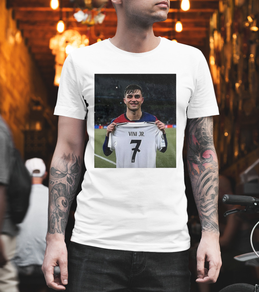 Pedri Holding Vini Jr 7 Jersey La Liga Real Madrid T-Shirt