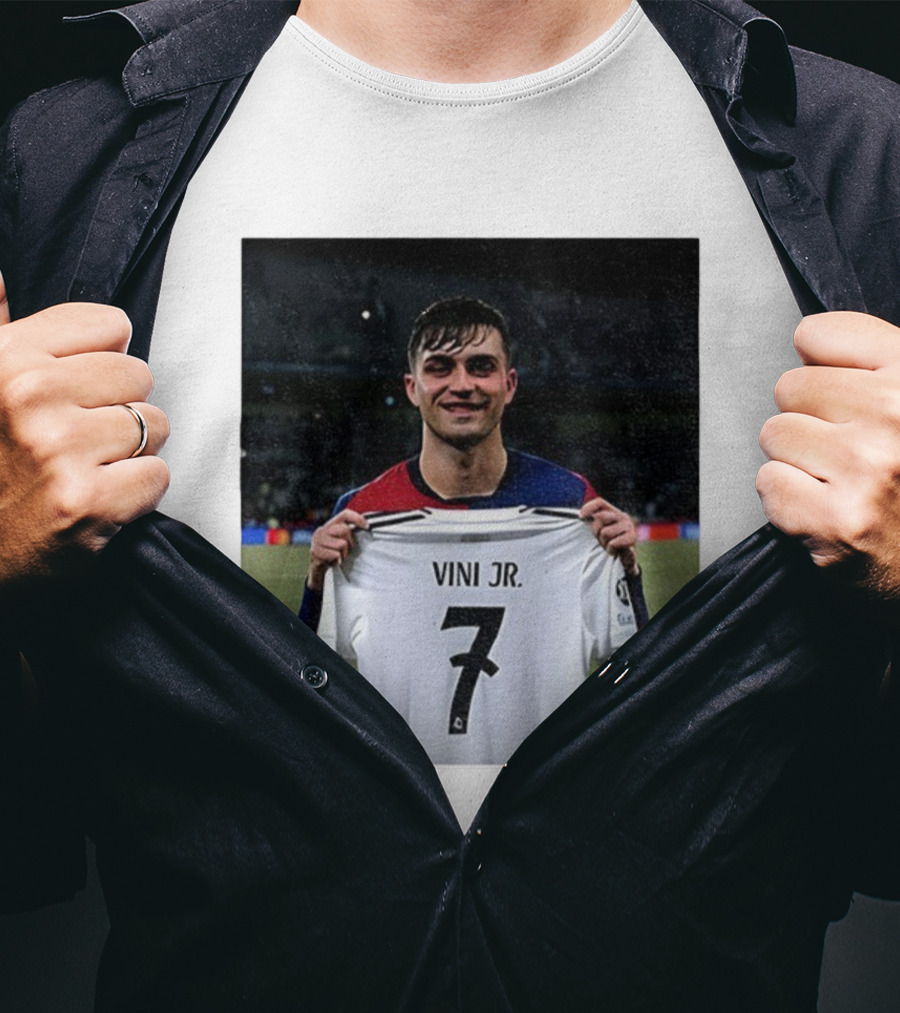 Pedri Holding Vini Jr 7 Jersey La Liga Real Madrid T-Shirt