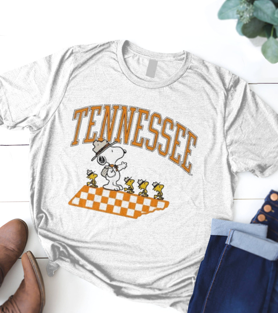 Tennessee Volunteers Snoopy Woodstock Beagle Scouts Peanuts T-Shirt