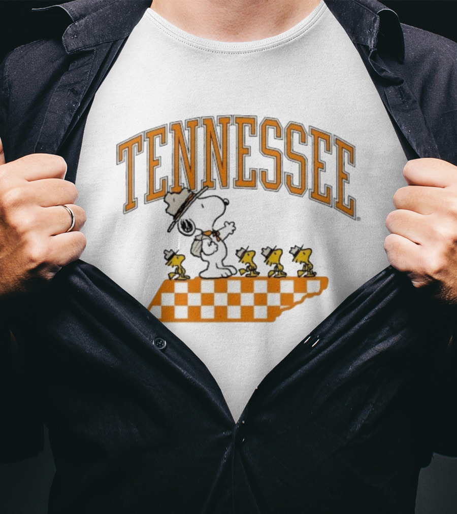 Tennessee Volunteers Snoopy Woodstock Beagle Scouts Peanuts T-Shirt