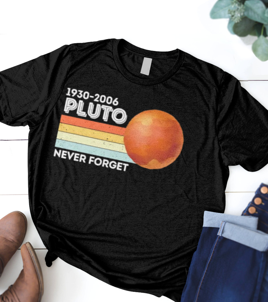 Pluto Never Forget 1930 2006 Vintage Retro Planet Tribute T-Shirt
