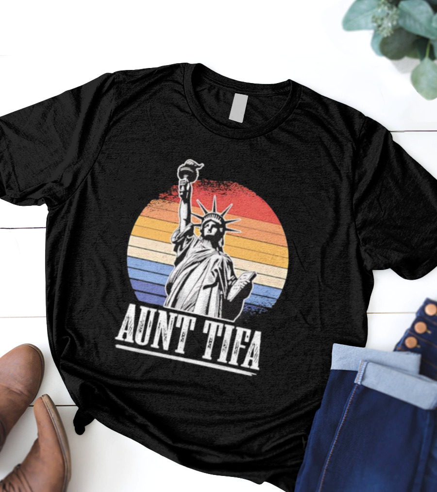 Statue Of Liberty Aunt Tifa Vintage Retro Stripes T-Shirt