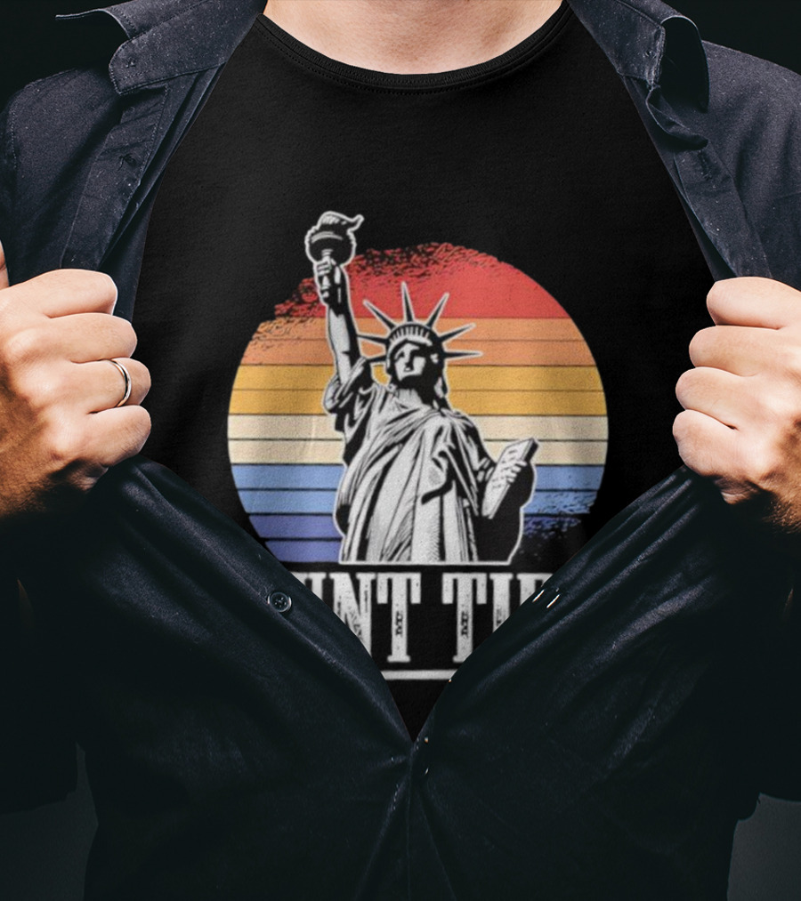 Statue Of Liberty Aunt Tifa Vintage Retro Stripes T-Shirt