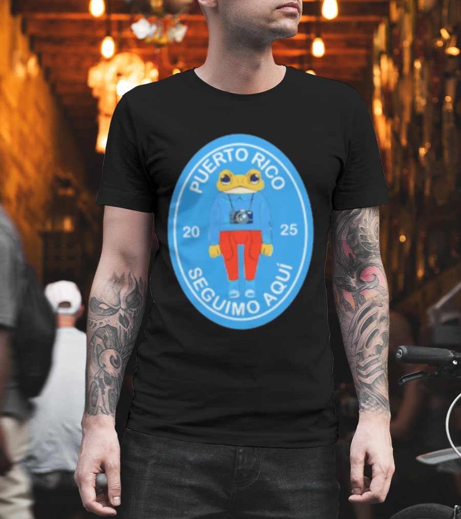DeBi Frog Puerto Rico Seguimos Aquí 2025 T-Shirt