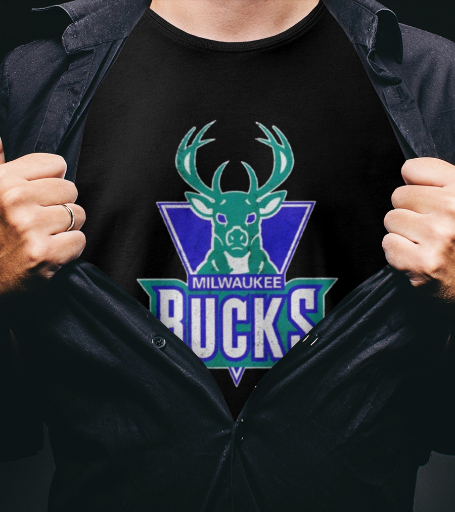 Milwaukee Bucks Deer Head Emblem Retro Style T-Shirt