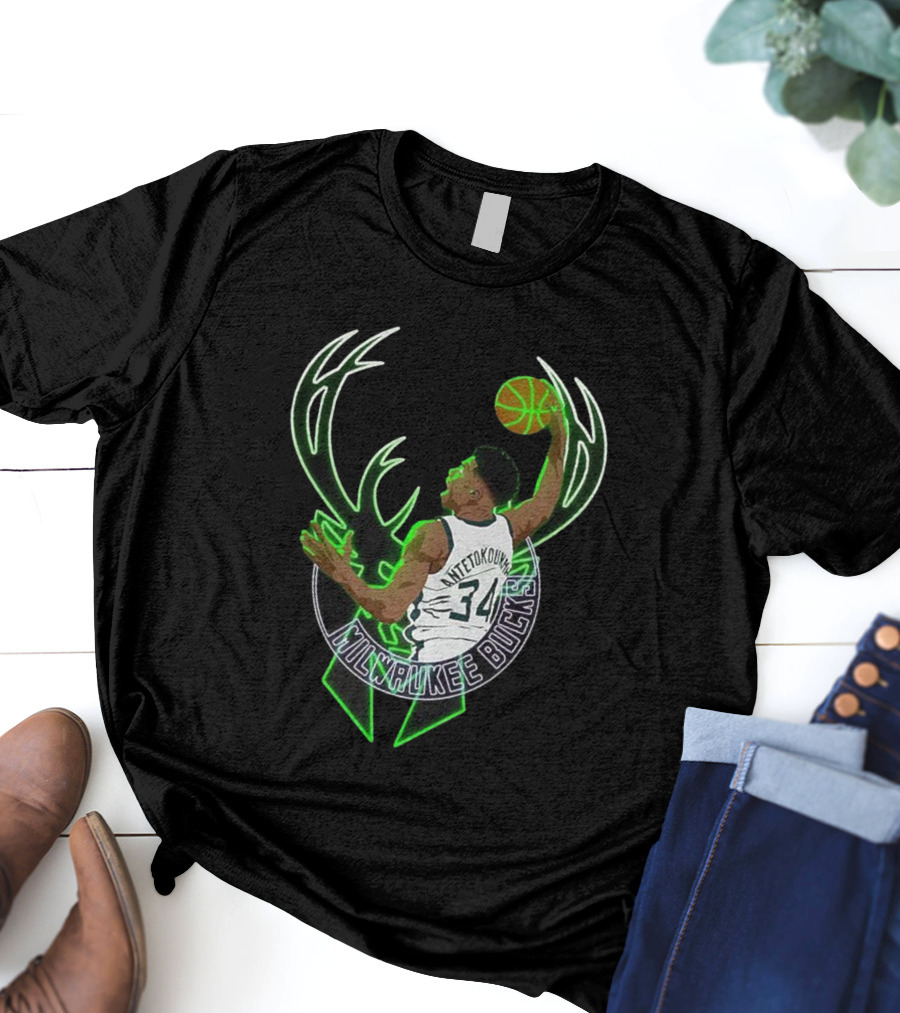 Milwaukee Bucks Giannis Antetokounmpo Dunk Basketball 34 T-Shirt