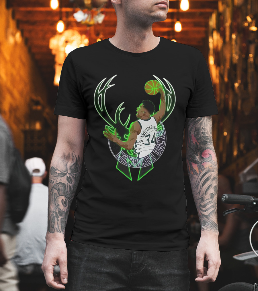 Milwaukee Bucks Giannis Antetokounmpo Dunk Basketball 34 T-Shirt