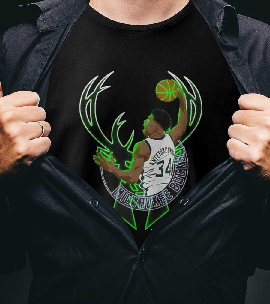 Milwaukee Bucks Giannis Antetokounmpo Dunk Basketball 34 T-Shirt