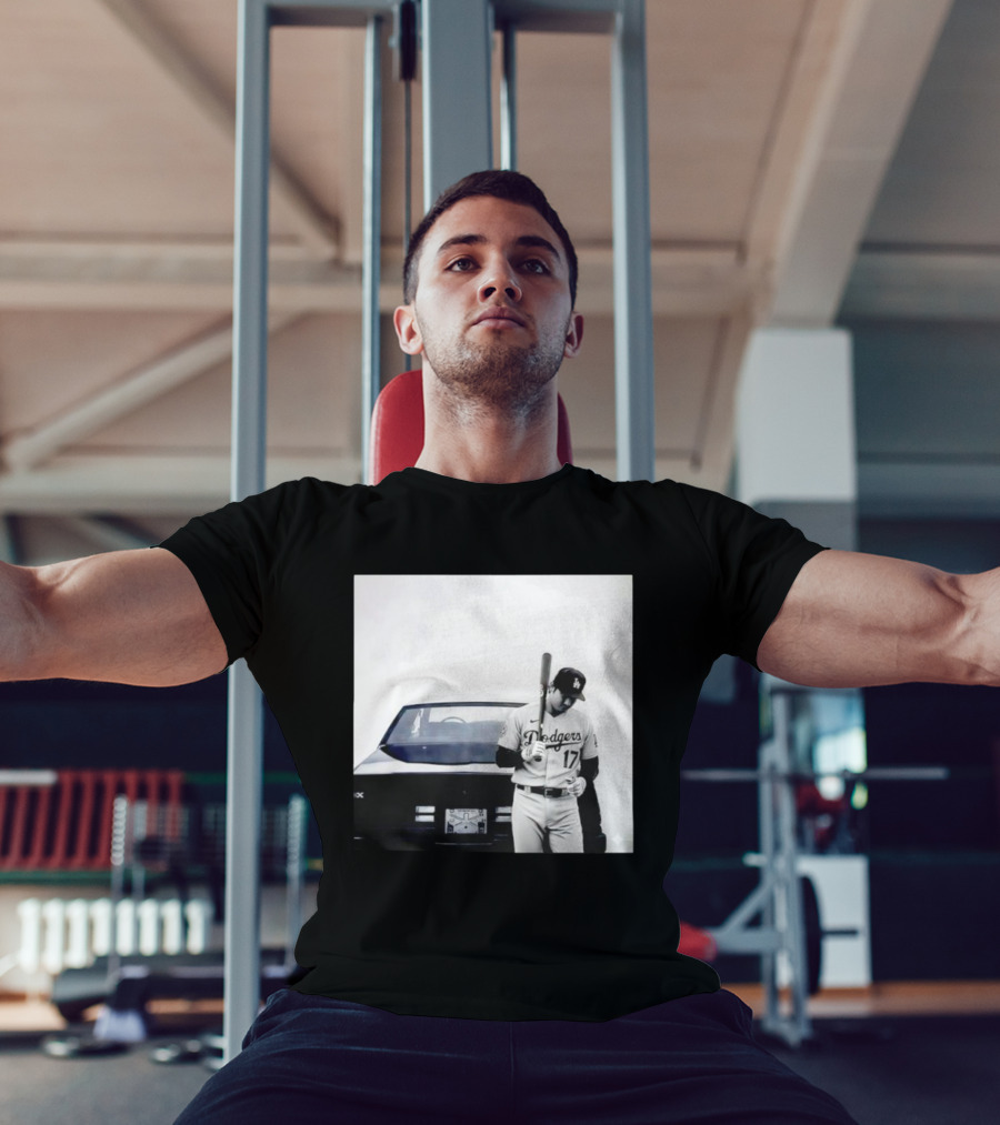 Shohei Ohtani Los Angeles Dodgers Baseball Pose Vintage Car Scene T-Shirt