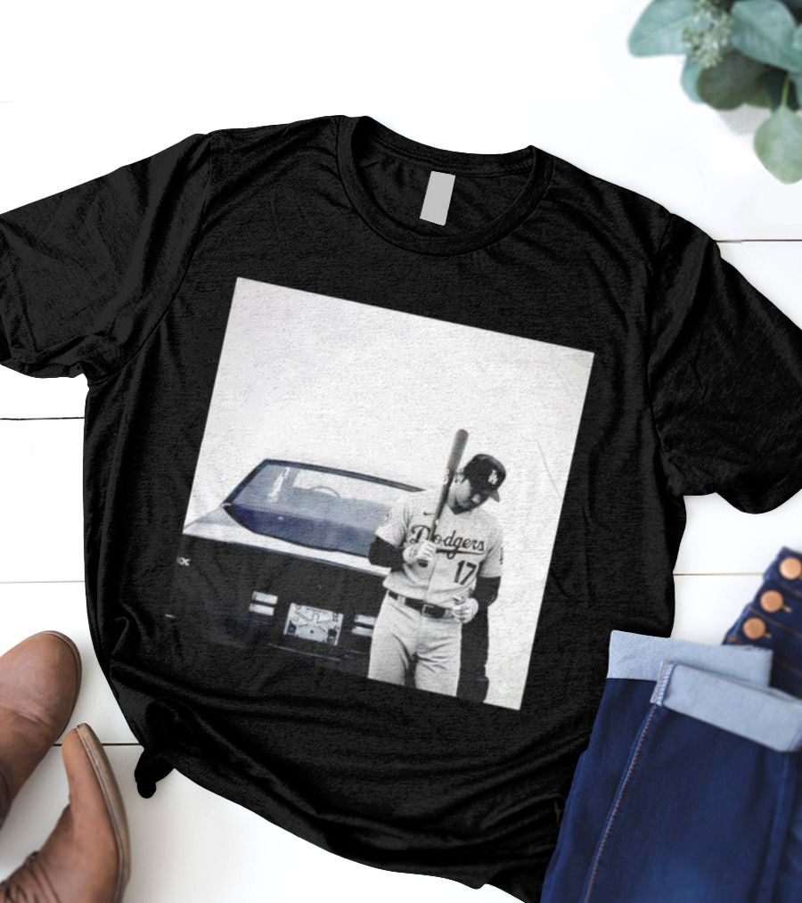 Shohei Ohtani Los Angeles Dodgers Baseball Pose Vintage Car Scene T-Shirt