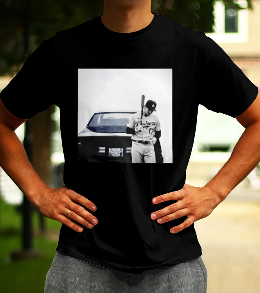Shohei Ohtani Los Angeles Dodgers Baseball Pose Vintage Car Scene T-Shirt