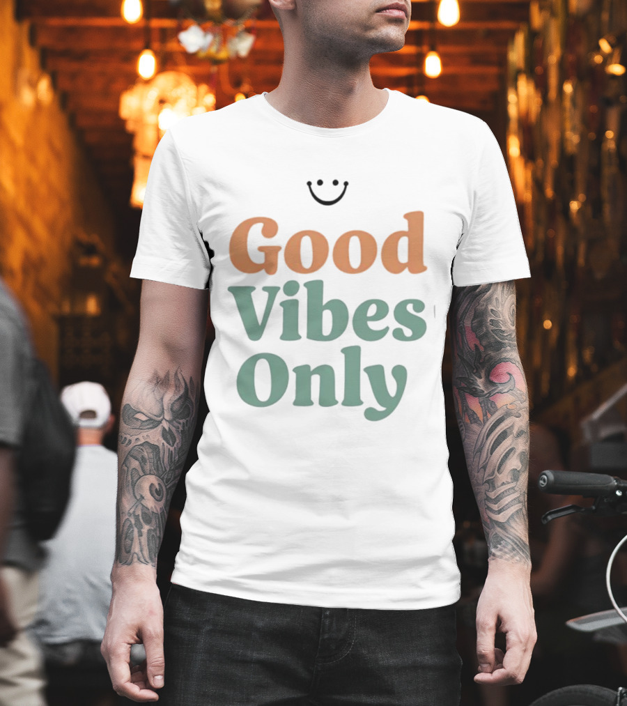 Good Vibes Only Retro Smile Iconic Phrase 70s Style T-Shirt