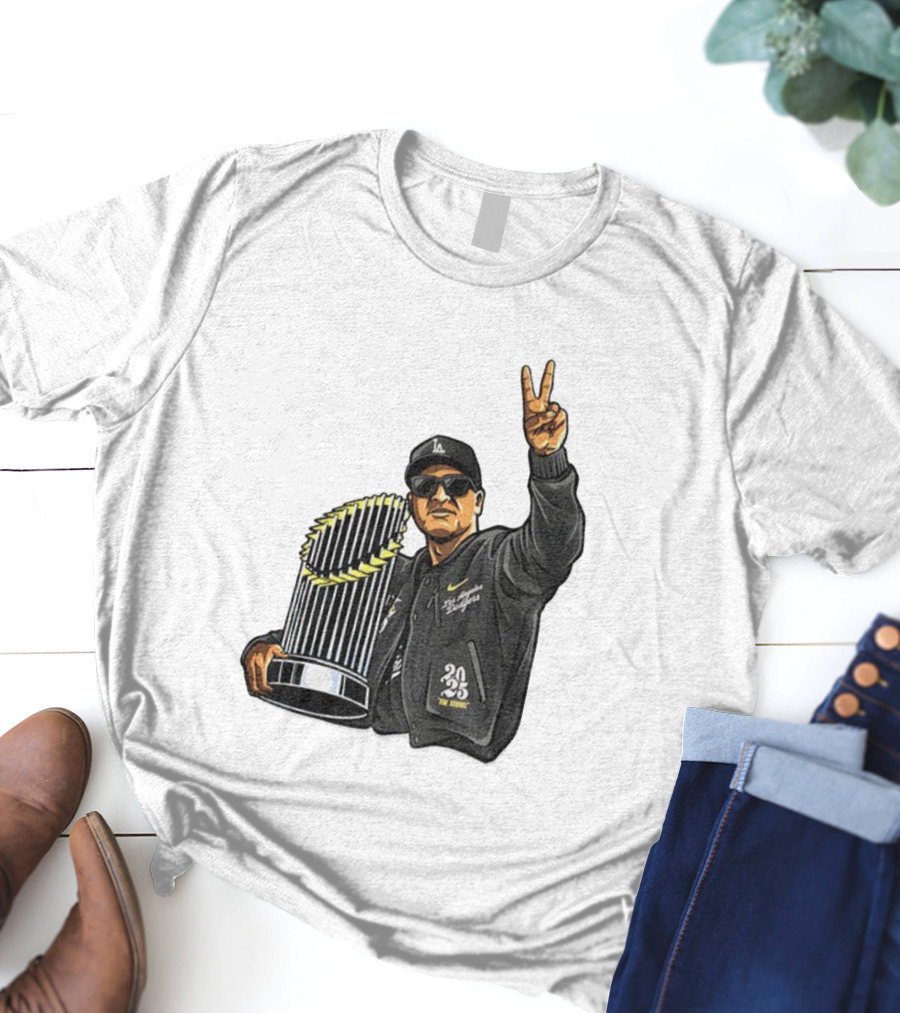 Dave Roberts Los Angeles Dodgers World Series Trophy 2025 Victory Sign T-Shirt