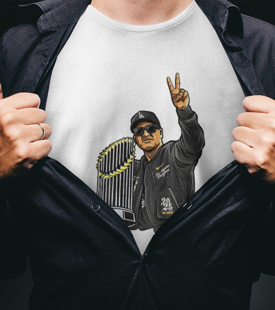 Dave Roberts Los Angeles Dodgers World Series Trophy 2025 Victory Sign T-Shirt