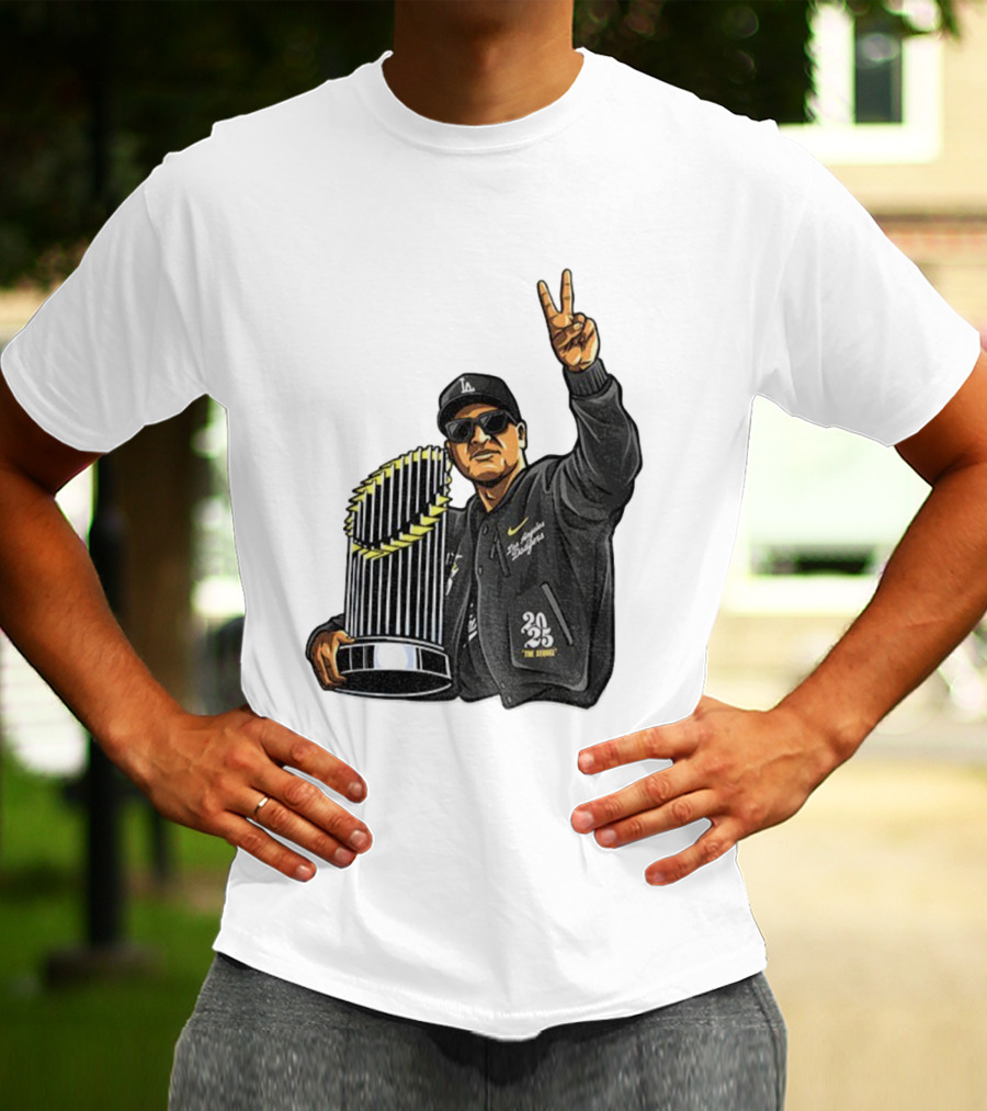 Dave Roberts Los Angeles Dodgers World Series Trophy 2025 Victory Sign T-Shirt