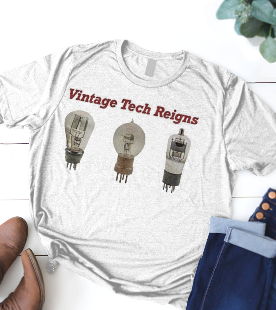 Vintage Tech Reigns Vacuum Tubes Classic Electronics Retro Style T-Shirt