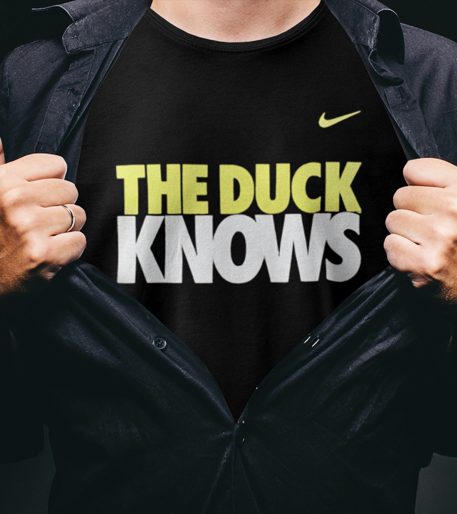 THE DUCK KNOWS OREGON DUCKS NIKE T-Shirt