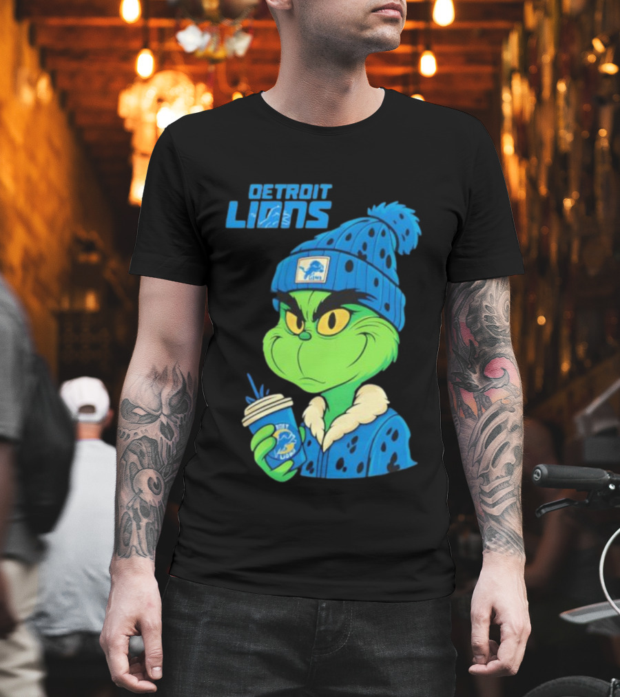 Detroit Lions Grinch Christmas Hat Coffee Cup T-Shirt