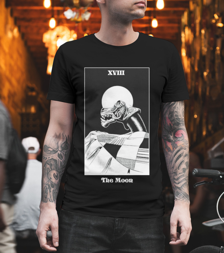 Summerisle Arcana The Moon XVIII Ancient Dragon And Full Moon Tarot Card T-Shirt