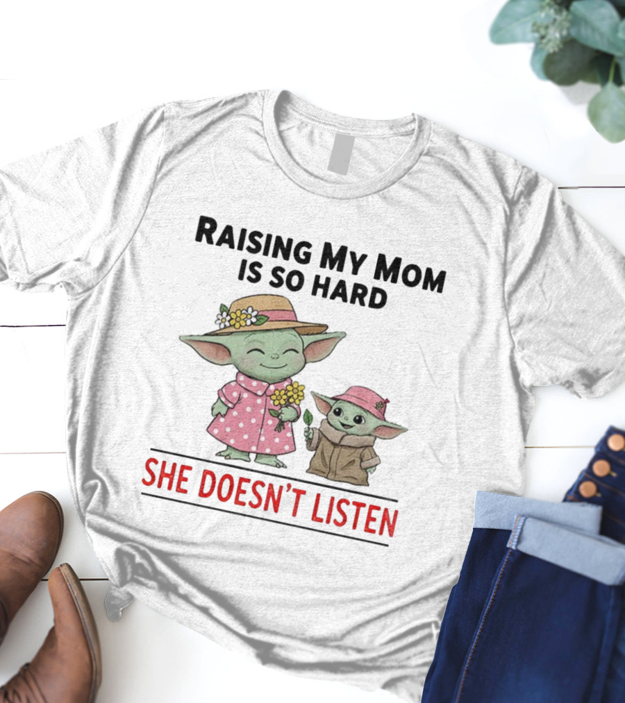 Raising My Mom Is So Hard She Doesn’t Listen Baby Yoda Christmas T-Shirt
