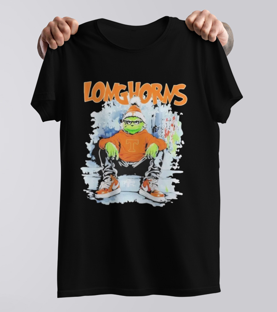 Texas Longhorns Christmas 2025 Grinch Sitting On Steps T-Shirt