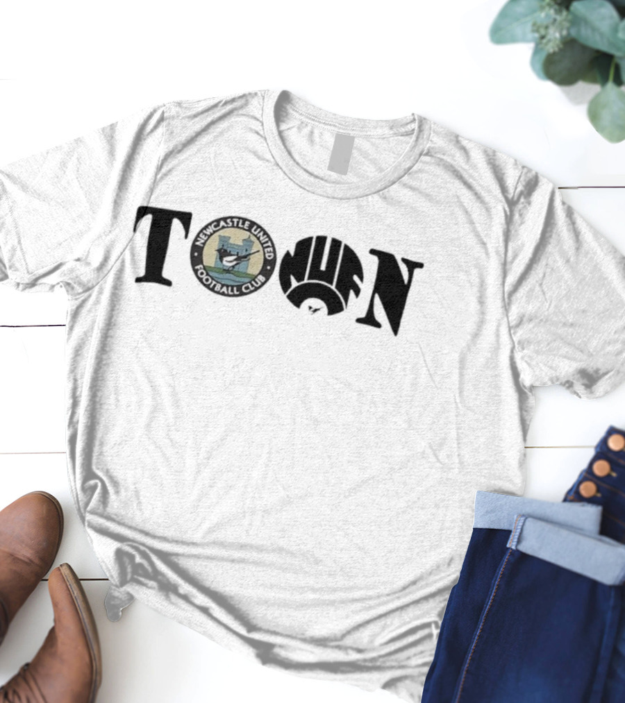 Toon Newcastle United Football Club Emblem Magpie Badge T-Shirt