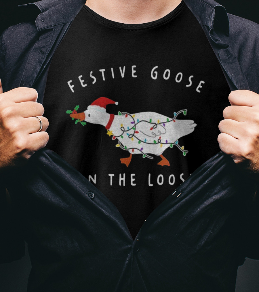 Festive Goose On The Loose Christmas Lights Santa Hat T-Shirt
