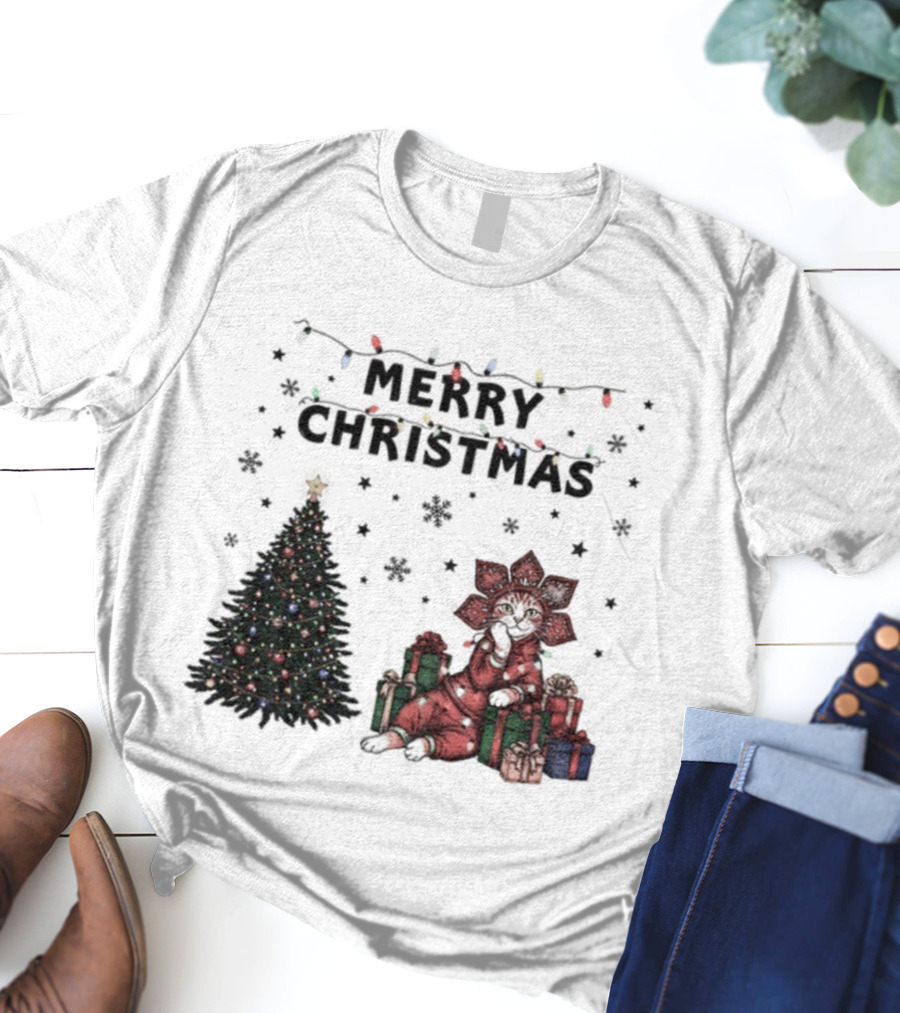 Cute Cat With Gifts Christmas Tree Lights Merry Christmas T-Shirt