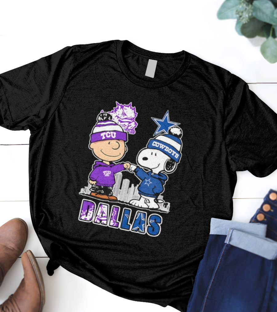 Charlie Brown Snoopy TCU Horned Frogs Dallas Cowboys Fist Bump Skyline T-Shirt