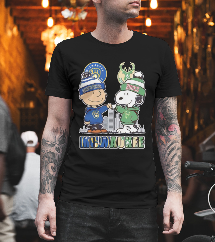Charlie Brown Snoopy Milwaukee Brewers Bucks Fist Bump T-Shirt